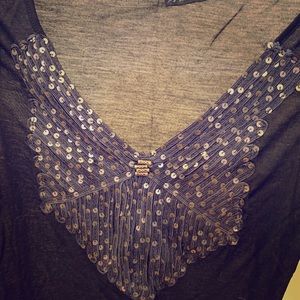 Long sleeve tee with beautiful details